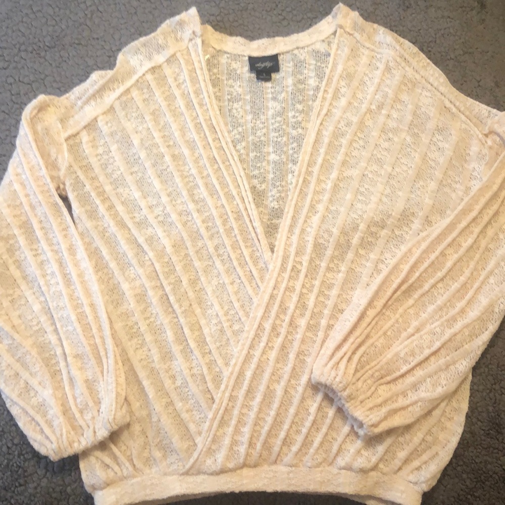 Daytrip sweater size Small Cream color